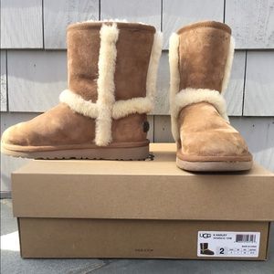 Tan Ugg boots size 2